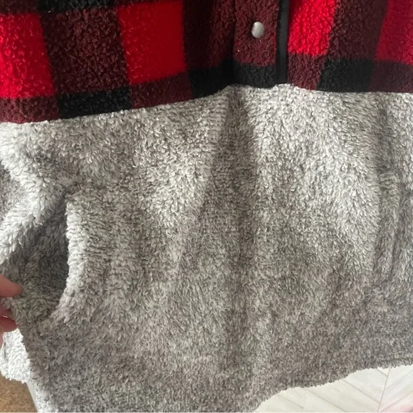 Maurices Gray Buffalo Plaid Yoke Snap Front Sherpa Pullover Sweatshirt Size 2X - Picture 4 of 7